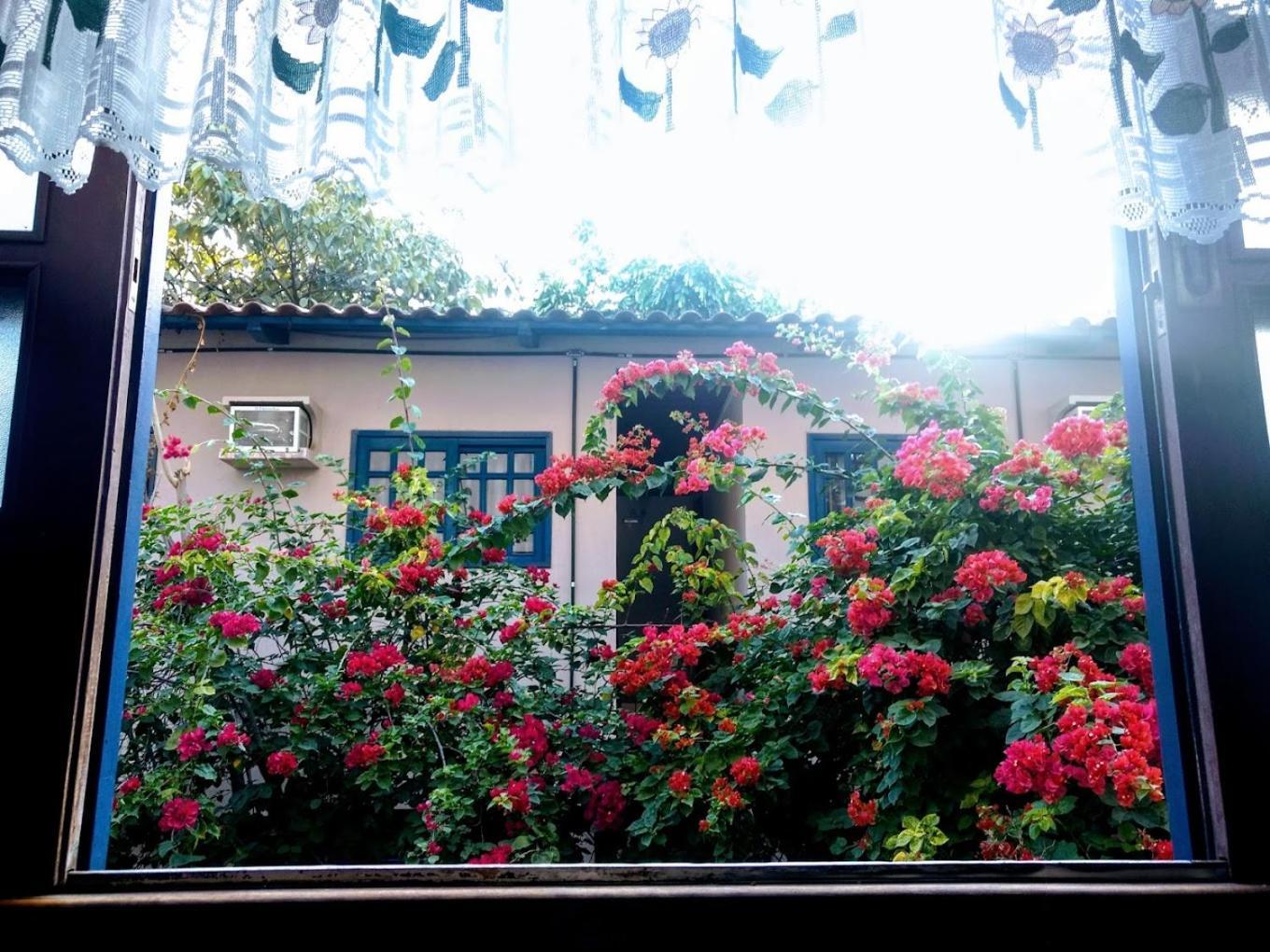 OYO Hotel Serras De Goyaz Bueno, Goiânia Extérieur photo Bougainvillea in the garden of the house